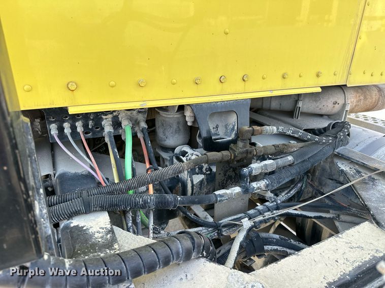 image for item DT6567 2007 Kenworth semi truck