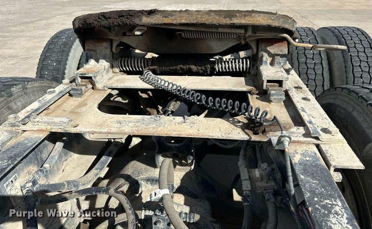 image for item DT6567 2007 Kenworth semi truck