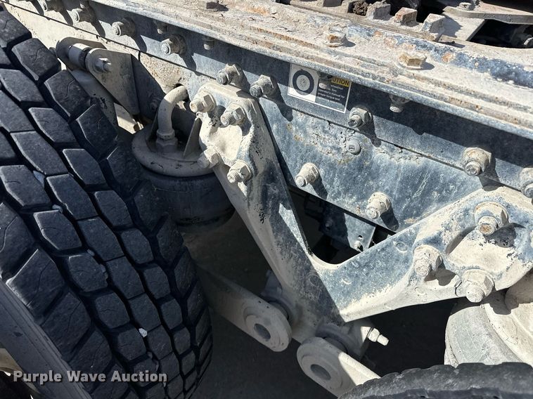 image for item DT6567 2007 Kenworth semi truck