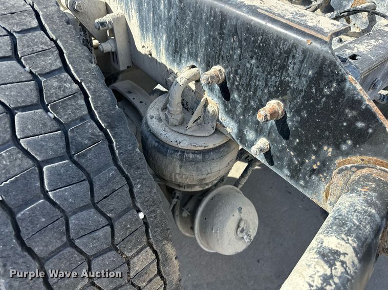 image for item DT6567 2007 Kenworth semi truck