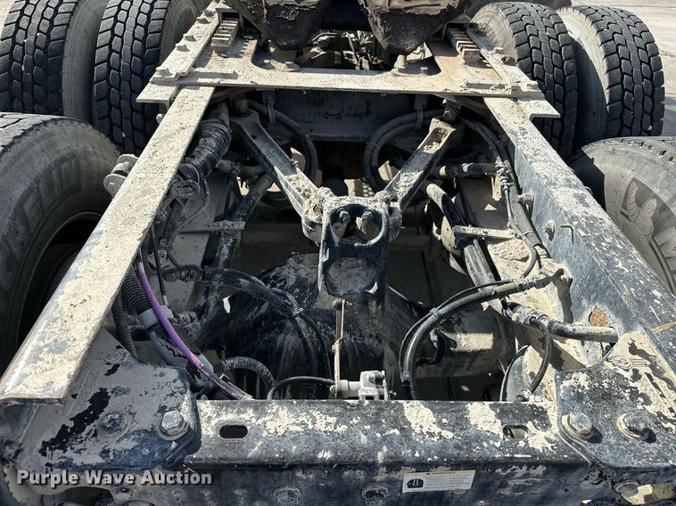 image for item DT6567 2007 Kenworth semi truck