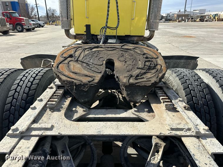 image for item DT6567 2007 Kenworth semi truck