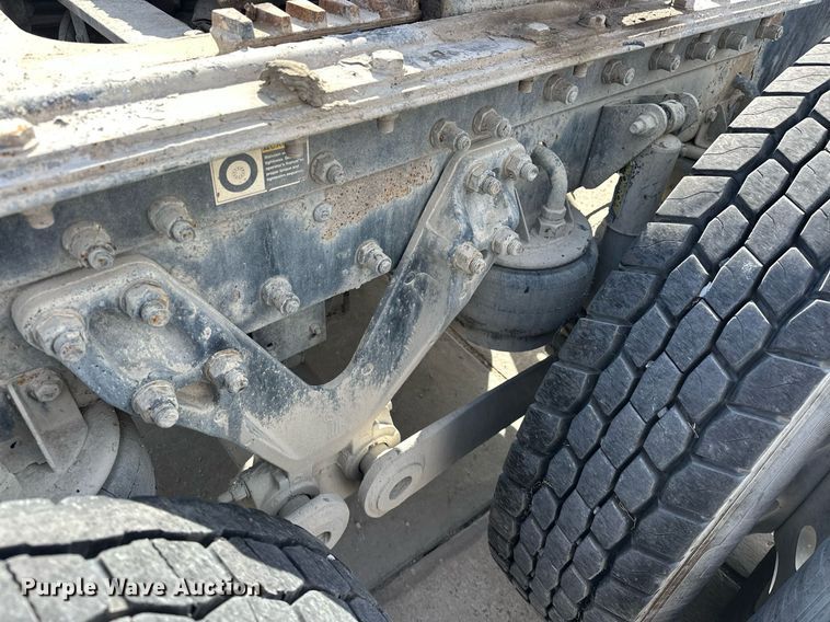 image for item DT6567 2007 Kenworth semi truck