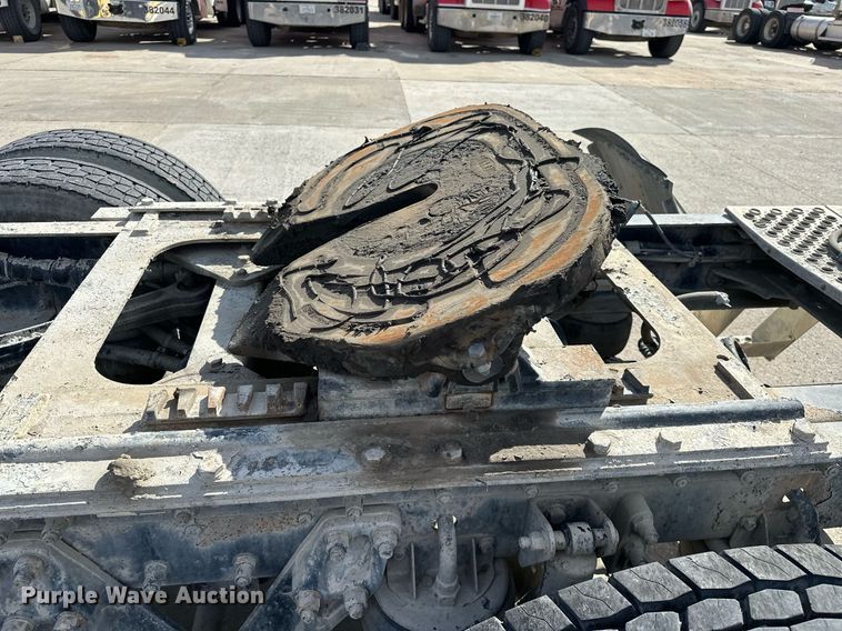 image for item DT6567 2007 Kenworth semi truck