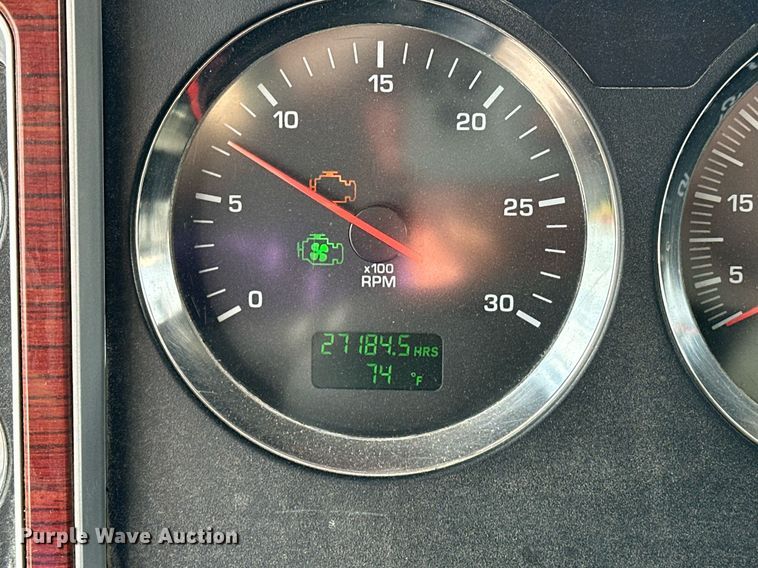 image for item DT6567 2007 Kenworth semi truck