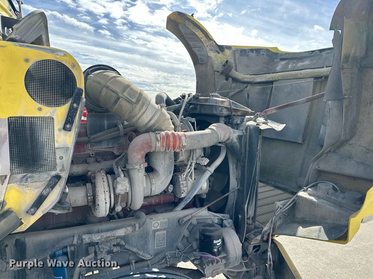image for item DT6567 2007 Kenworth semi truck