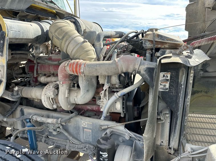 image for item DT6567 2007 Kenworth semi truck