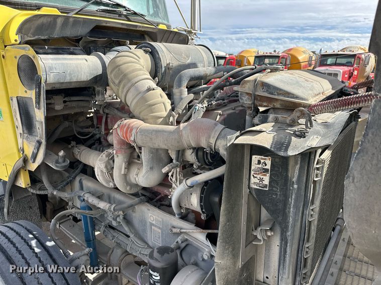 image for item DT6567 2007 Kenworth semi truck