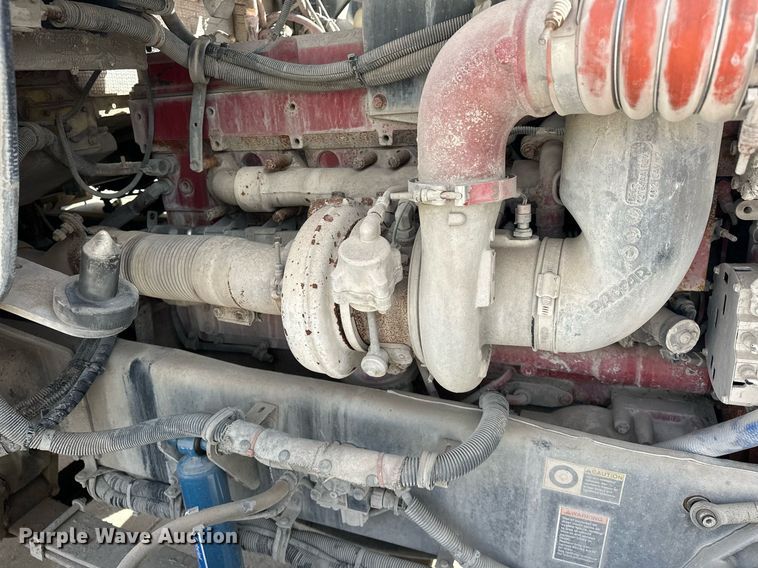 image for item DT6567 2007 Kenworth semi truck