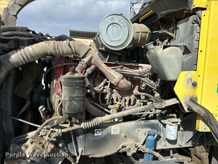 image for item DT6567 2007 Kenworth semi truck