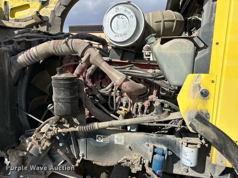 image for item DT6567 2007 Kenworth semi truck