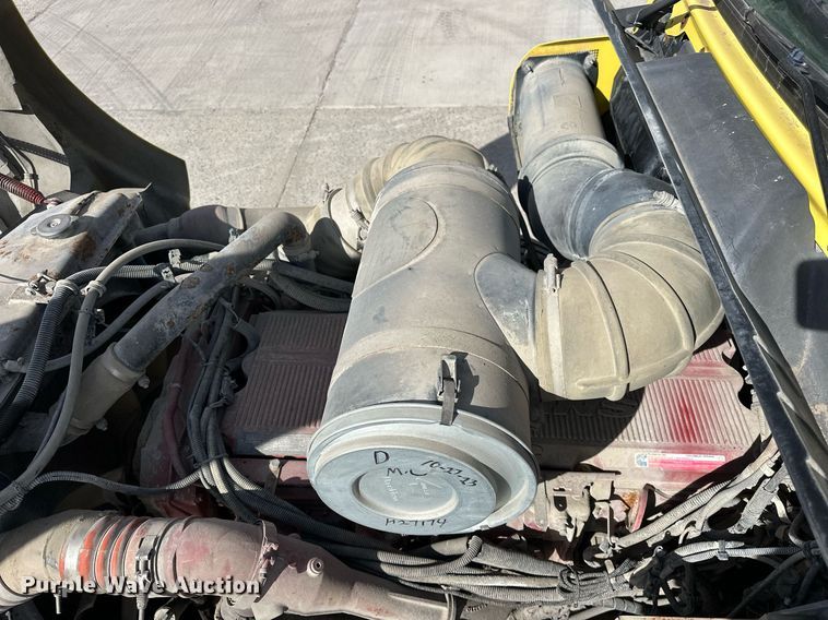 image for item DT6567 2007 Kenworth semi truck