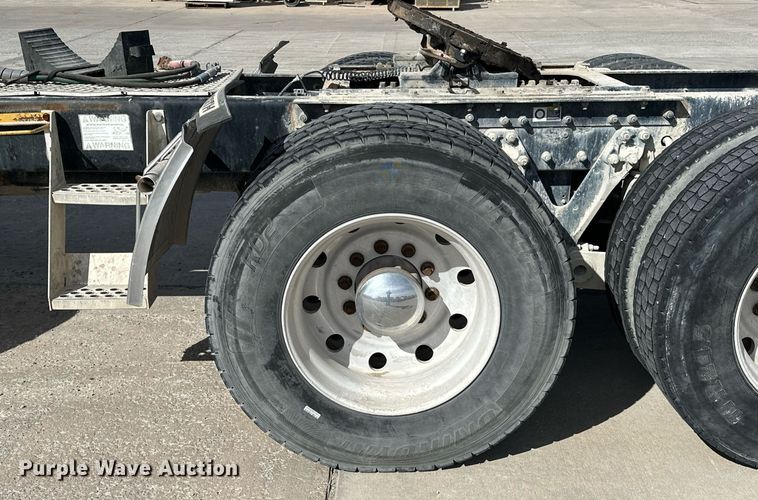 image for item DT6567 2007 Kenworth semi truck