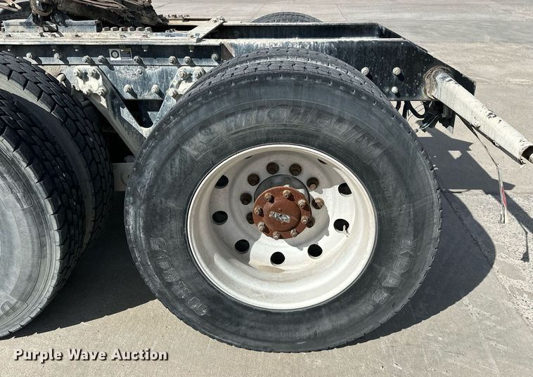 image for item DT6567 2007 Kenworth semi truck