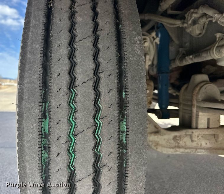 image for item DT6567 2007 Kenworth semi truck