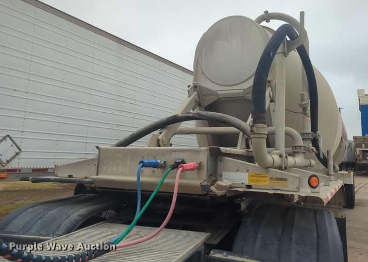 image for item DT6568 2007 Heil pneumatic dry bulk trailer