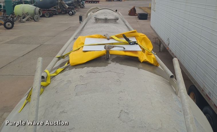 image for item DT6568 2007 Heil pneumatic dry bulk trailer