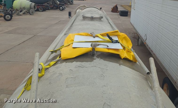 image for item DT6568 2007 Heil pneumatic dry bulk trailer