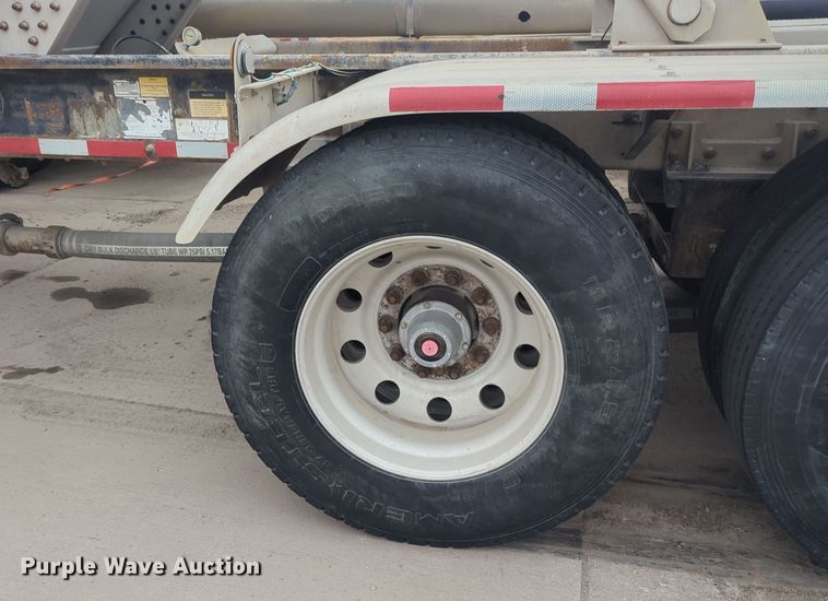 image for item DT6568 2007 Heil pneumatic dry bulk trailer