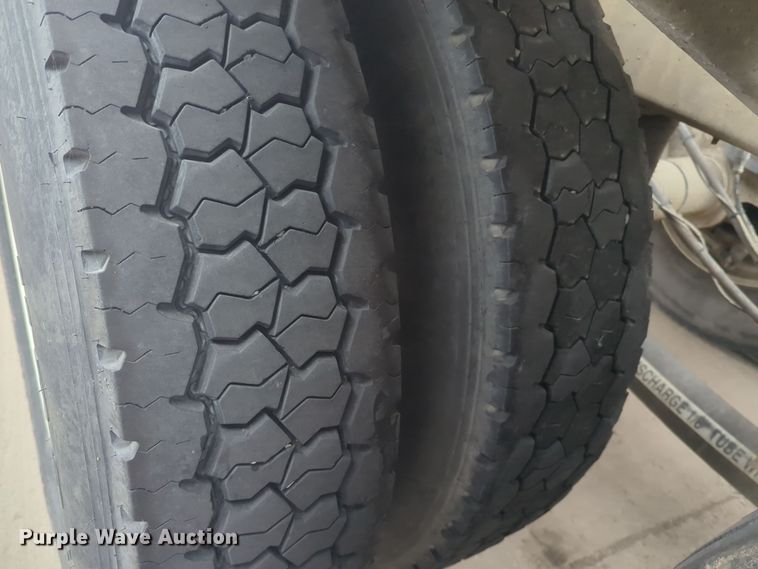 image for item DT6568 2007 Heil pneumatic dry bulk trailer