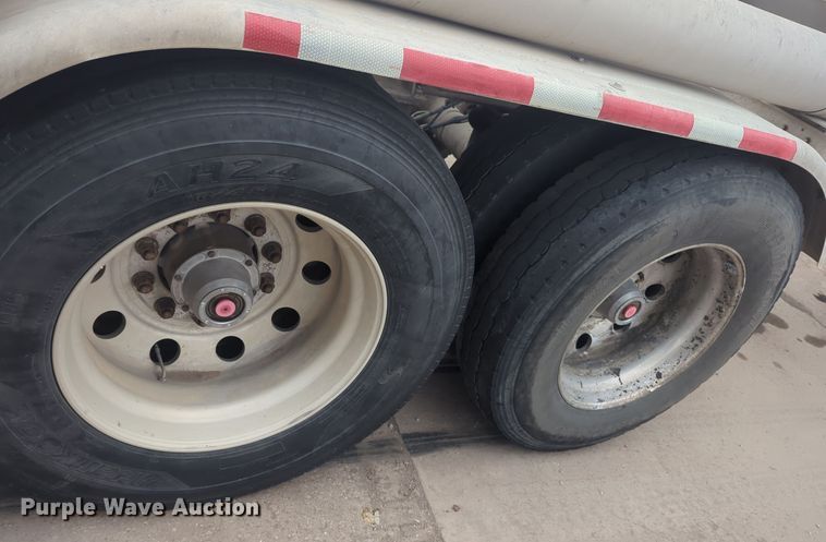 image for item DT6568 2007 Heil pneumatic dry bulk trailer