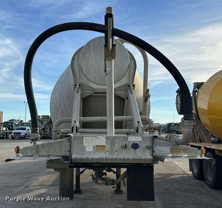 image for item DT6569 2008 Heil pneumatic dry bulk trailer