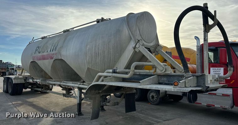 image for item DT6569 2008 Heil pneumatic dry bulk trailer