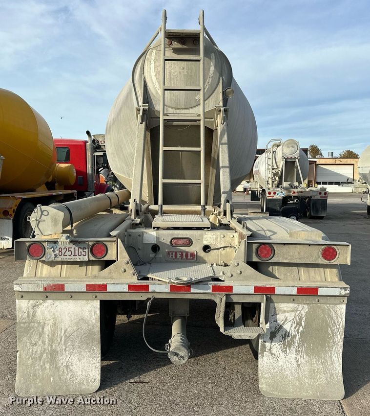 image for item DT6569 2008 Heil pneumatic dry bulk trailer