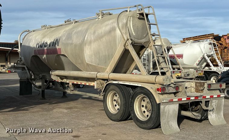 image for item DT6569 2008 Heil pneumatic dry bulk trailer