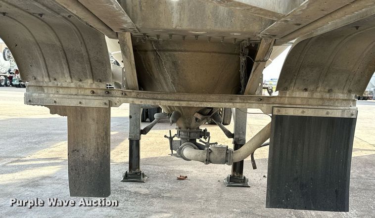 image for item DT6569 2008 Heil pneumatic dry bulk trailer