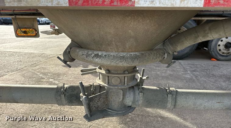 image for item DT6569 2008 Heil pneumatic dry bulk trailer