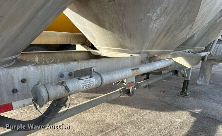 image for item DT6569 2008 Heil pneumatic dry bulk trailer