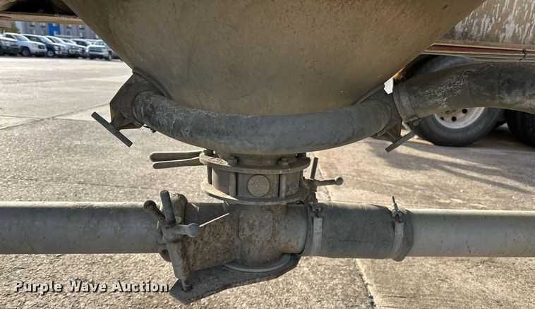 image for item DT6569 2008 Heil pneumatic dry bulk trailer