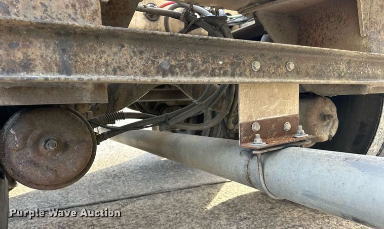 image for item DT6569 2008 Heil pneumatic dry bulk trailer