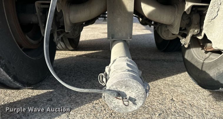 image for item DT6569 2008 Heil pneumatic dry bulk trailer