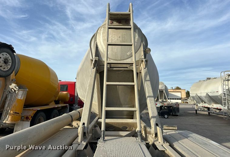 image for item DT6569 2008 Heil pneumatic dry bulk trailer