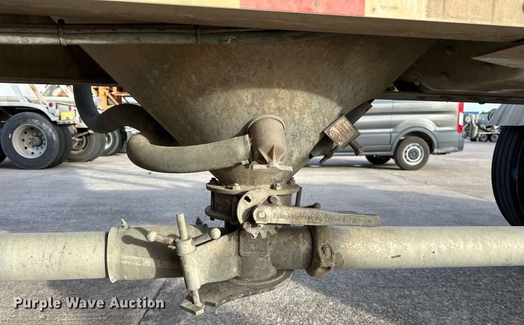 image for item DT6569 2008 Heil pneumatic dry bulk trailer