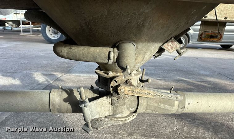 image for item DT6569 2008 Heil pneumatic dry bulk trailer