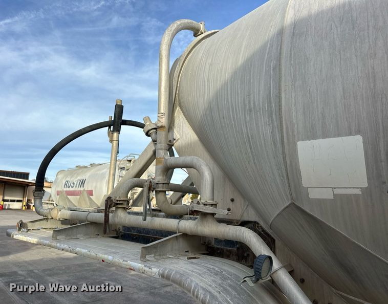 image for item DT6569 2008 Heil pneumatic dry bulk trailer