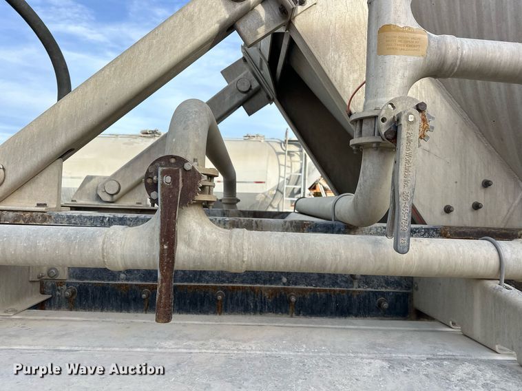 image for item DT6569 2008 Heil pneumatic dry bulk trailer