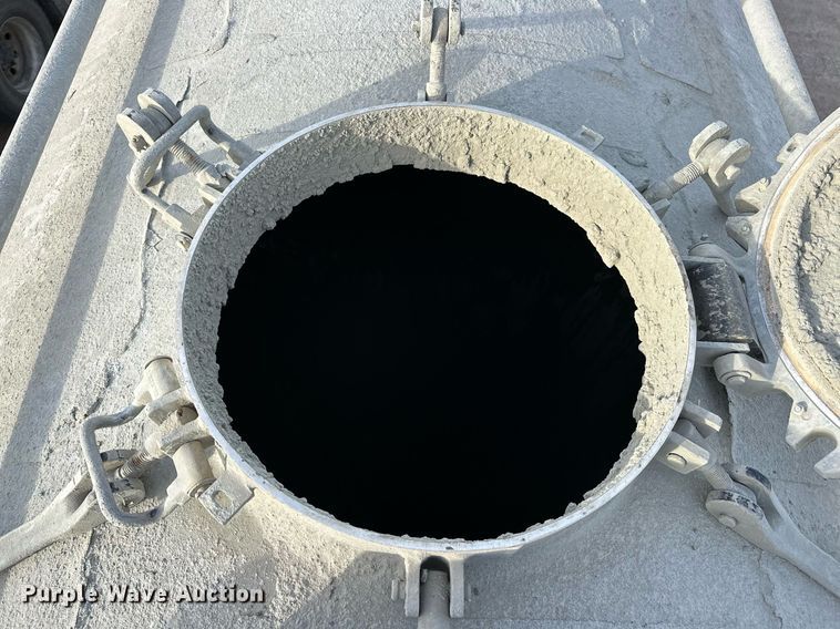 image for item DT6569 2008 Heil pneumatic dry bulk trailer