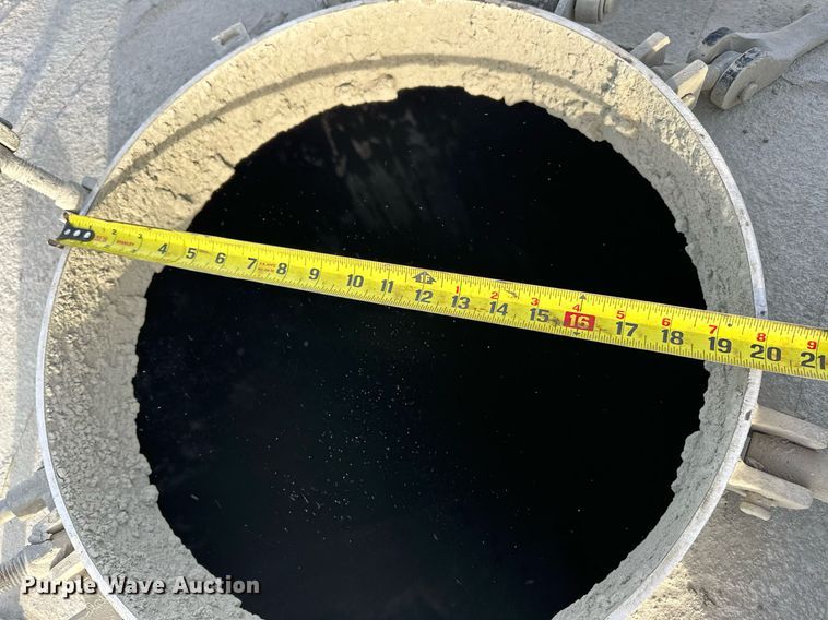 image for item DT6569 2008 Heil pneumatic dry bulk trailer