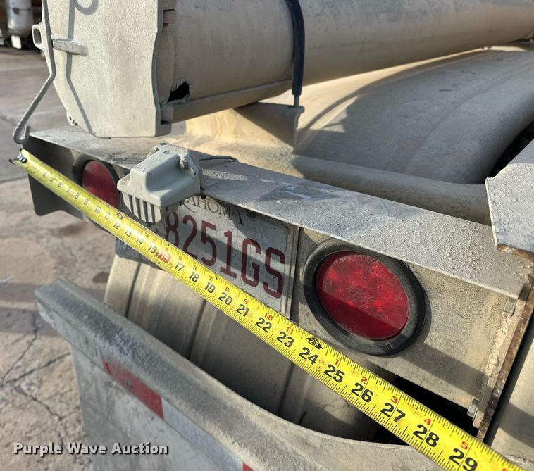 image for item DT6569 2008 Heil pneumatic dry bulk trailer