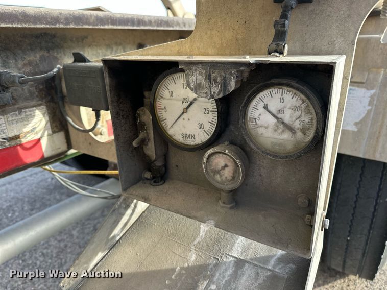 image for item DT6569 2008 Heil pneumatic dry bulk trailer