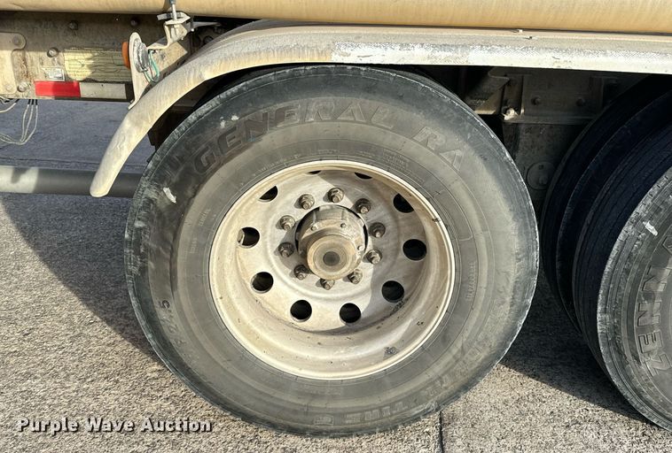 image for item DT6569 2008 Heil pneumatic dry bulk trailer