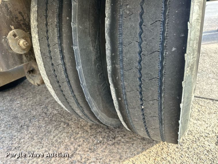 image for item DT6569 2008 Heil pneumatic dry bulk trailer