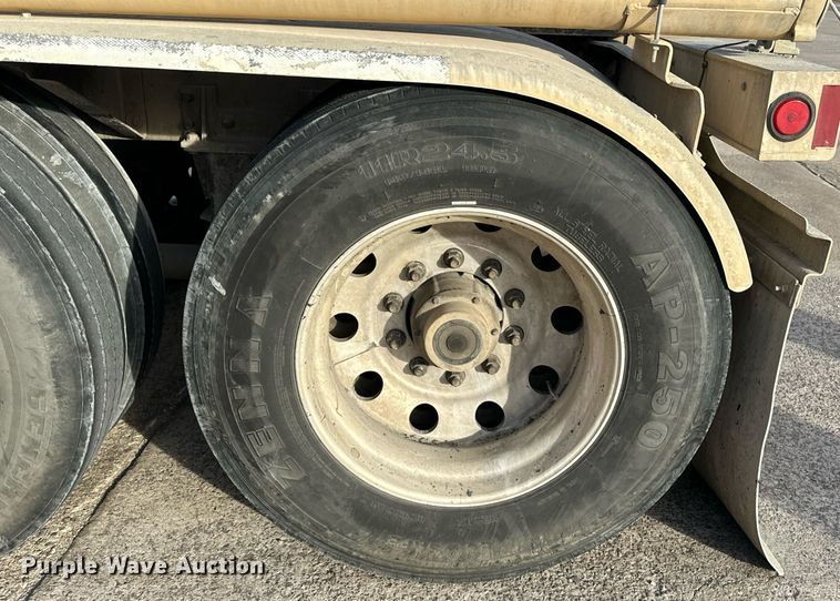 image for item DT6569 2008 Heil pneumatic dry bulk trailer