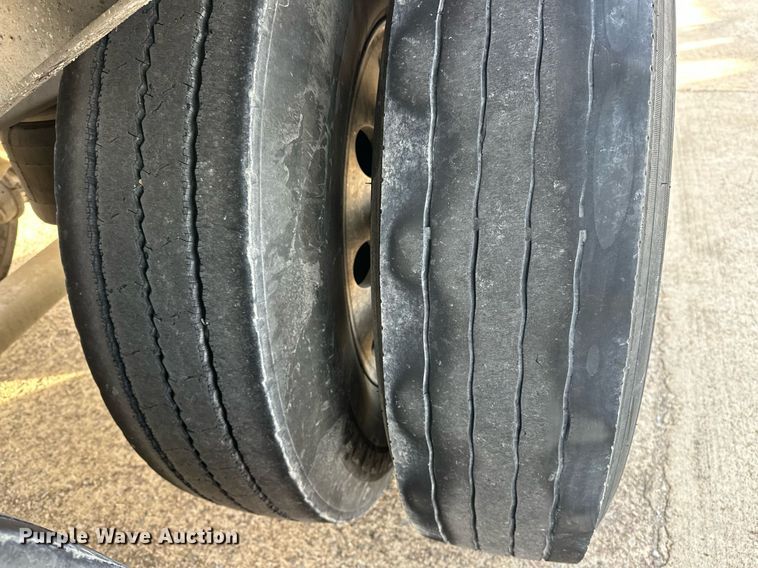 image for item DT6569 2008 Heil pneumatic dry bulk trailer