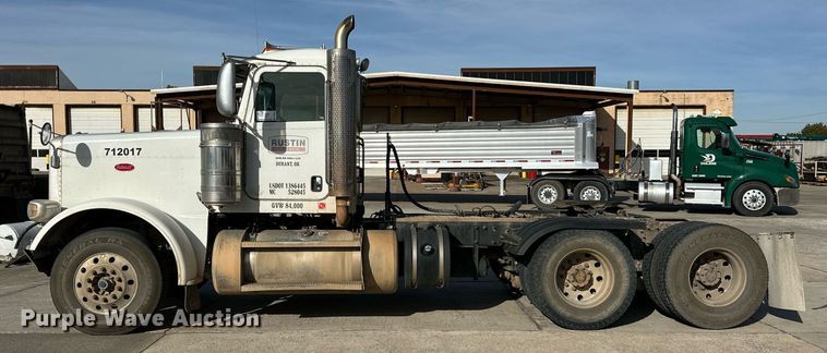 image for item DT6570 2013 Peterbilt 388 semi truck