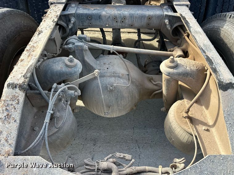 image for item DT6570 2013 Peterbilt 388 semi truck